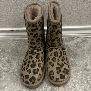 UGG Genuine Sheepskin Lined Leopard Print Boots, Size EU36 US5 New in Box thumbnail 8