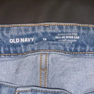 Old Navy Extra High Rise Sky Hi Wide Leg Jeans Secret Smooth Pockets thumbnail 7