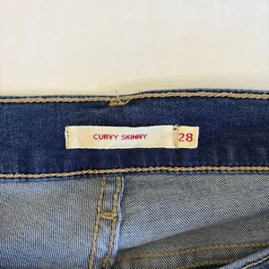 Women's‎ Levi's Jeans Curvy Medium Wash Denim 28x29 Capsule Wardrobe US Size 6 thumbnail 6
