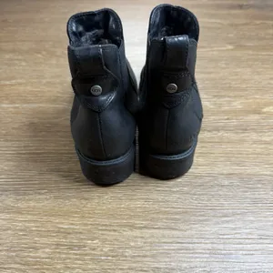 UGG Bonham Chelsea Boots Women's 6.5 Black Leather Wool Lined Water Resistant thumbnail 6