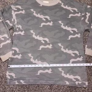 American Eagle camo crewneck thumbnail 3