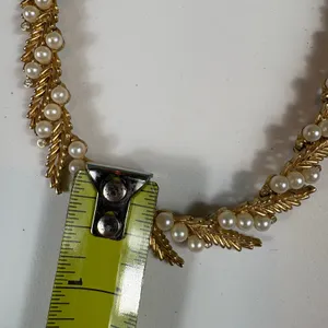 Vintage‎ Trifari Gold Tone Faux Pearl Leaf Necklace & Bracelet Set thumbnail 9