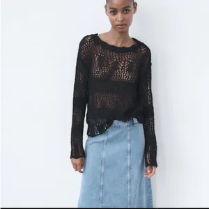 ZARA Black Crocheted Open Knit Scalloped Crewneck Sweat Small thumbnail 3