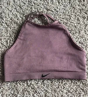 nike sports bra thumbnail 1