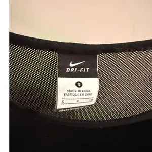 Nike Dri Fit Black Long Sleeve Athletic Top Size S Mesh Accents Workout Gym‎ thumbnail 3