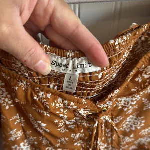 Brown and White Puff Sleeve Crop Blouse with Tie Front thumbnail 4