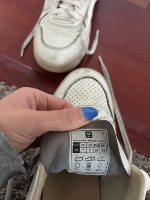 VEJA Women’s Sneakers thumbnail 3