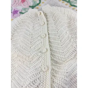 Vintage Handmade Crochet Poncho Capelet Cream Ivory Chevron Button Front Wrap thumbnail 8