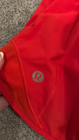 Lululemon Shorts Hotty Hot 2.5" Red thumbnail 3