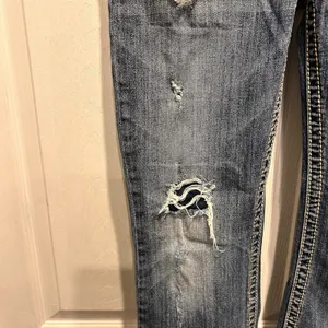 Silver Jeans Pioneer Distressed Bootcut Dark Wash Denim W30 L28 Y2k Boho‎ Grunge thumbnail 5