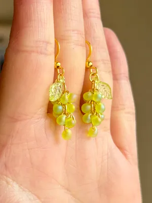 Handmade aurora light green tiny drop Czech glass grape muscat dangle earrings💚 thumbnail 4