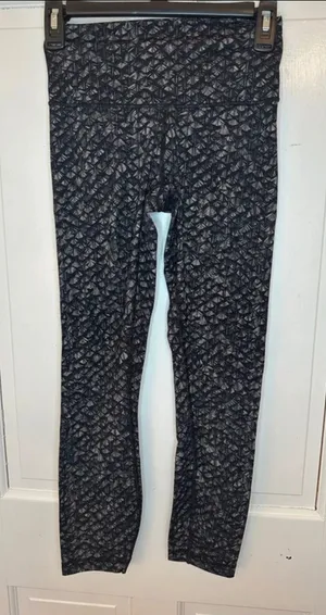 Lululemon Black/Gray Geometric Patterned Leggings‎ size 6 EUC thumbnail 1