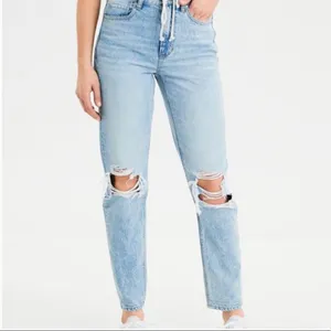 ✨American Eagle AE Destroyed Mom Jeans✨ thumbnail 3
