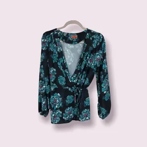 ModCloth wrap‎ top thumbnail 2