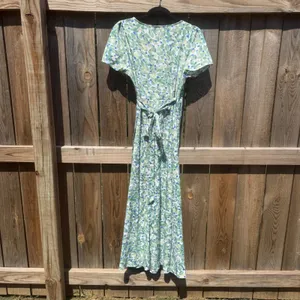 Shein Green Blue Floral Botanical Wrap V-Neck Maxi Dress Short Sleeve Size 6 M thumbnail 3