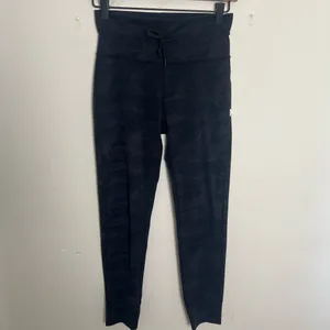 Vuori- Daily Leggings Black Camo Size XS thumbnail 2