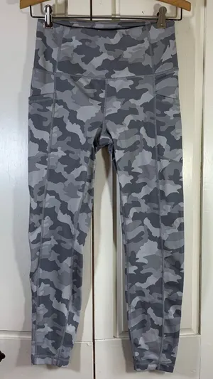 Yogalicious Lux Camo Leggings High Waist Pockets Athleisure Activewear‎ Size S thumbnail 1