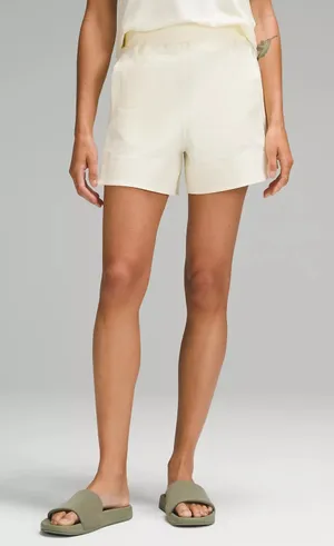 Lululemon Shorts High-Rise 4" thumbnail 1