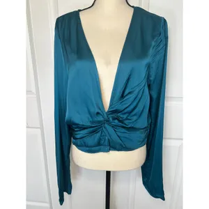 Free People Miraya NWT V Neck Twist Front Long Sleeve Crop‎ Top Teal XL thumbnail 2
