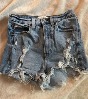 Abercrombie High-Rise Mom Shorts thumbnail 1