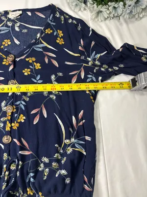 Free Kisses Navy Floral Button Front Blouse Boho Tie Hem Top Fit like a Size L thumbnail 3