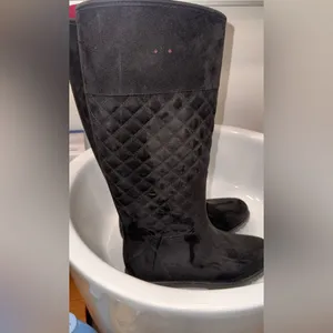 Tommy Hilfiger Babette Black Quilted Tall Knee-High Riding / Rain Boots – Size 8 thumbnail 9