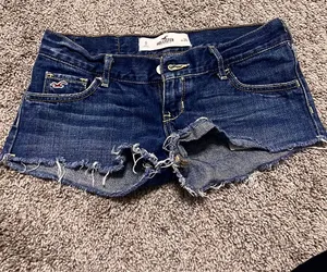 Hollister Low-Rise Shorts Denim Dark Wash size 24 thumbnail 1