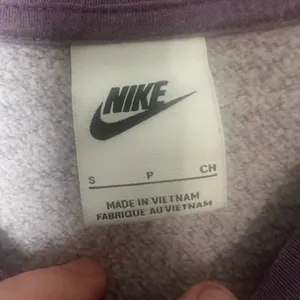 Nike Sweatshirt‎ Women size small Purple Crew Neck Pullover Long Sleeve thumbnail 2