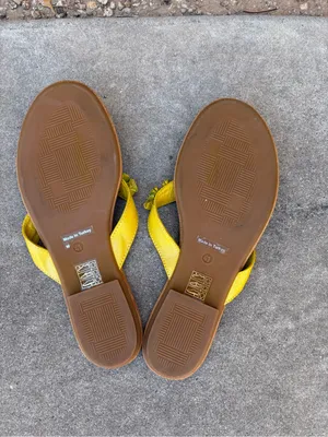 Inuovo Women's Yellow Ruffle Thong Sandals thumbnail 2