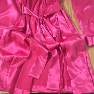 Womens Morgan Taylor Super Sexy Lightweight Silky Satiny Pink Robe Size Small thumbnail 3