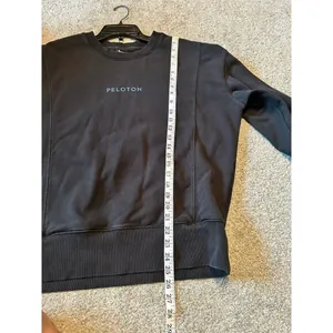 Peloton Logo Women's Crewneck Sweatshirt Size Small S Black Cycling Gym Workout‎ thumbnail 4