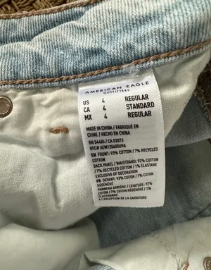 American Eagle Outfitters Women's Light Wash Distressed Stretch Mom Jeans Size 4 thumbnail 4