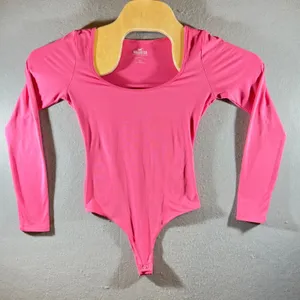 725 | Hollister Barbie‎ Pink Ling Sleeve Bodysuit Women Small Scoop Neck Stretch thumbnail 1