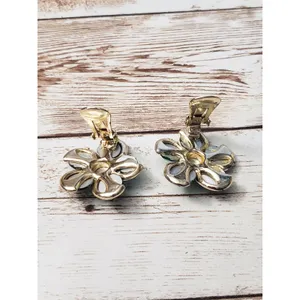 Vintage Clip On Earrings Large Green Gem Flower Statement 1 & 1/8" thumbnail 3