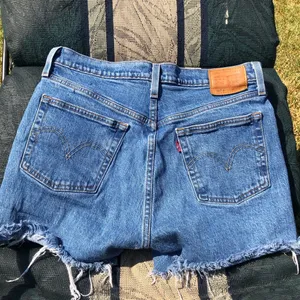 Levi’s Premium 501 Button Fly Jean Cut Off Shorts Light Wash High Rise 29 thumbnail 4