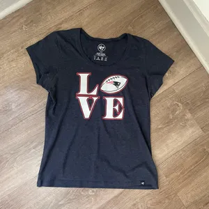 47 New England Patriots LOVE Scoopneck Tee Shirt NFL Football Women’s Size M thumbnail 5