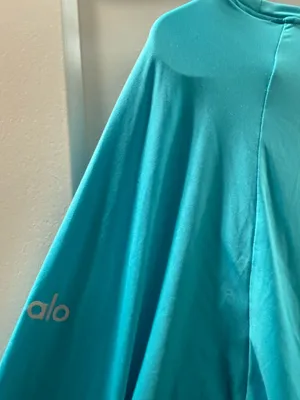 ALO Yoga Women's Long-Sleeve Crew in Bright Turquoise Never Been Worn thumbnail 3