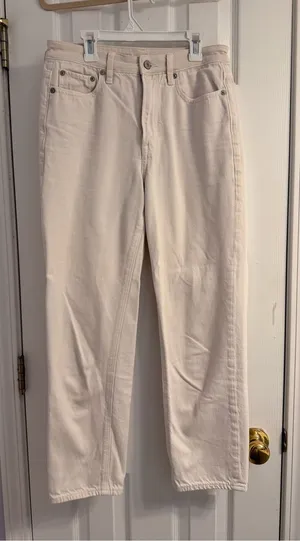 American Eagle Classic High-Rise Straight Jeans in Off-White Size: 6 Regular thumbnail 1