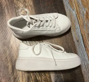 White Platform Sneaker Size 7 thumbnail 2