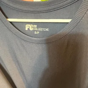 S400. Fit Collective grey long sleeve top Size S thumbnail 2
