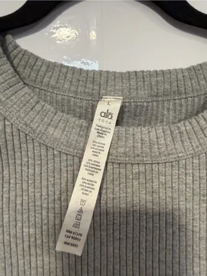 Alo Yoga Cropped Ribbed Long-Sleeve Top - Light Gray‎ thumbnail 2