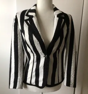 Tricotto Black And White Textured Blazer- Sz Sm thumbnail 1