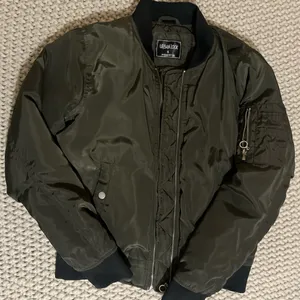Green bomber jacket thumbnail 1