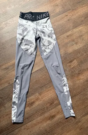 Nike Pro Dri-FIT Gray Tropical Print Compression Leggings Women’s XS Athletic thumbnail 1