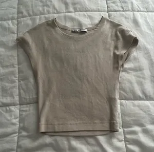 Zara Baby Tee Cropped Cream thumbnail 1