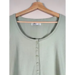 Hollister‎ Sage Green Ribbed Button Front Long Sleeve Cropped Top Womens Medium thumbnail 3