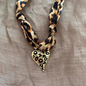 Source Unknown Leopard Print Scarf Necklace Gold Heart Pendant Coquette Y2K thumbnail 2