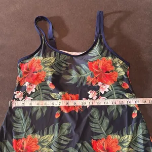 Women’s Navy Floral Tankini Two Piece Swimsuit Boy Short Bottom Size L (US8) NEW thumbnail 4
