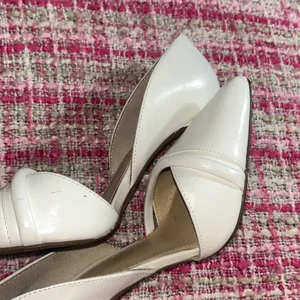 Vince Camuto Size 6 Cream Heels thumbnail 15