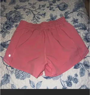 Lululemon Shorts Hotty Hot High-Rise 4" thumbnail 2